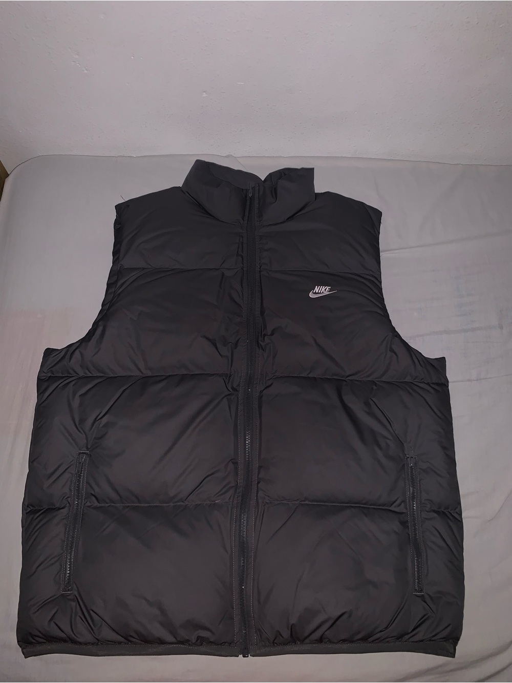 Nike Men's Sportswear Club Therma-FIT Puffer Vest Gray Size: Large